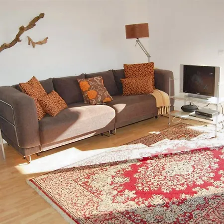 Modern In With Shared Pool 70 M² * אלבור