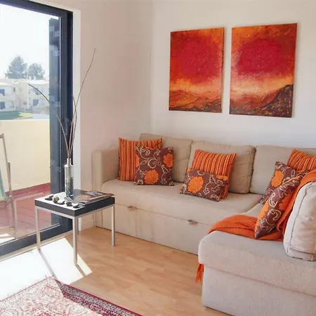 Modern In With Shared Pool Lejlighed *