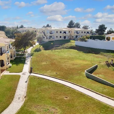 Modern In With Shared Pool Alvor