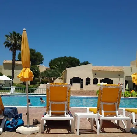 דירה Modern In With Shared Pool