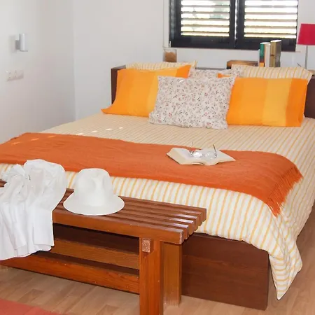 Modern In With Shared Pool Alvor